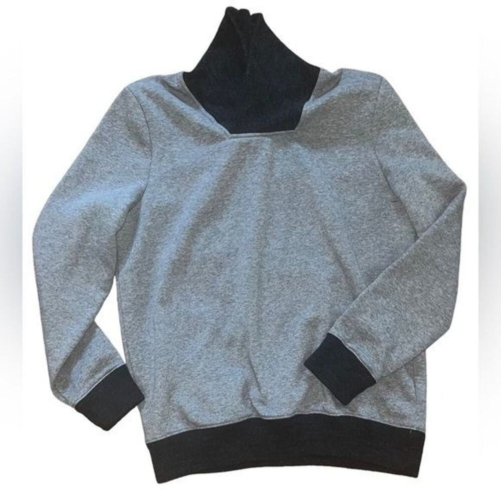 H&M Mens Medium Comfy Gray & Black Pullover with Collard Neck